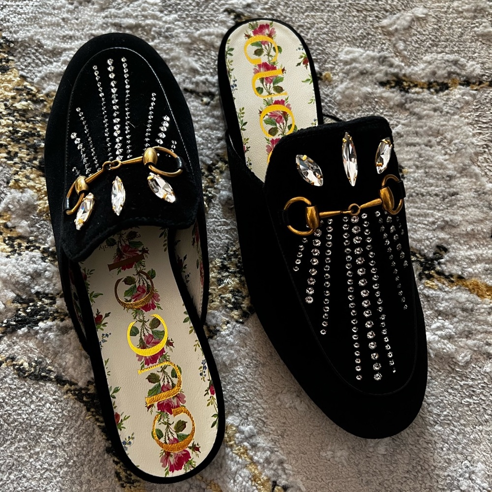 Gucci black Princetown Crystal
Embellished Velvet Slipper Mules/Slides size 36